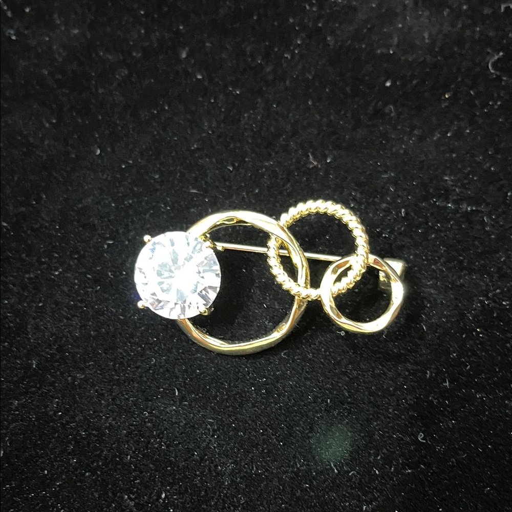 Elegant Gold Women's Brooch